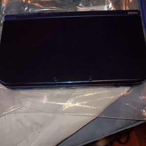 I mint condition Nintendo 3DS XL. No stylus pen